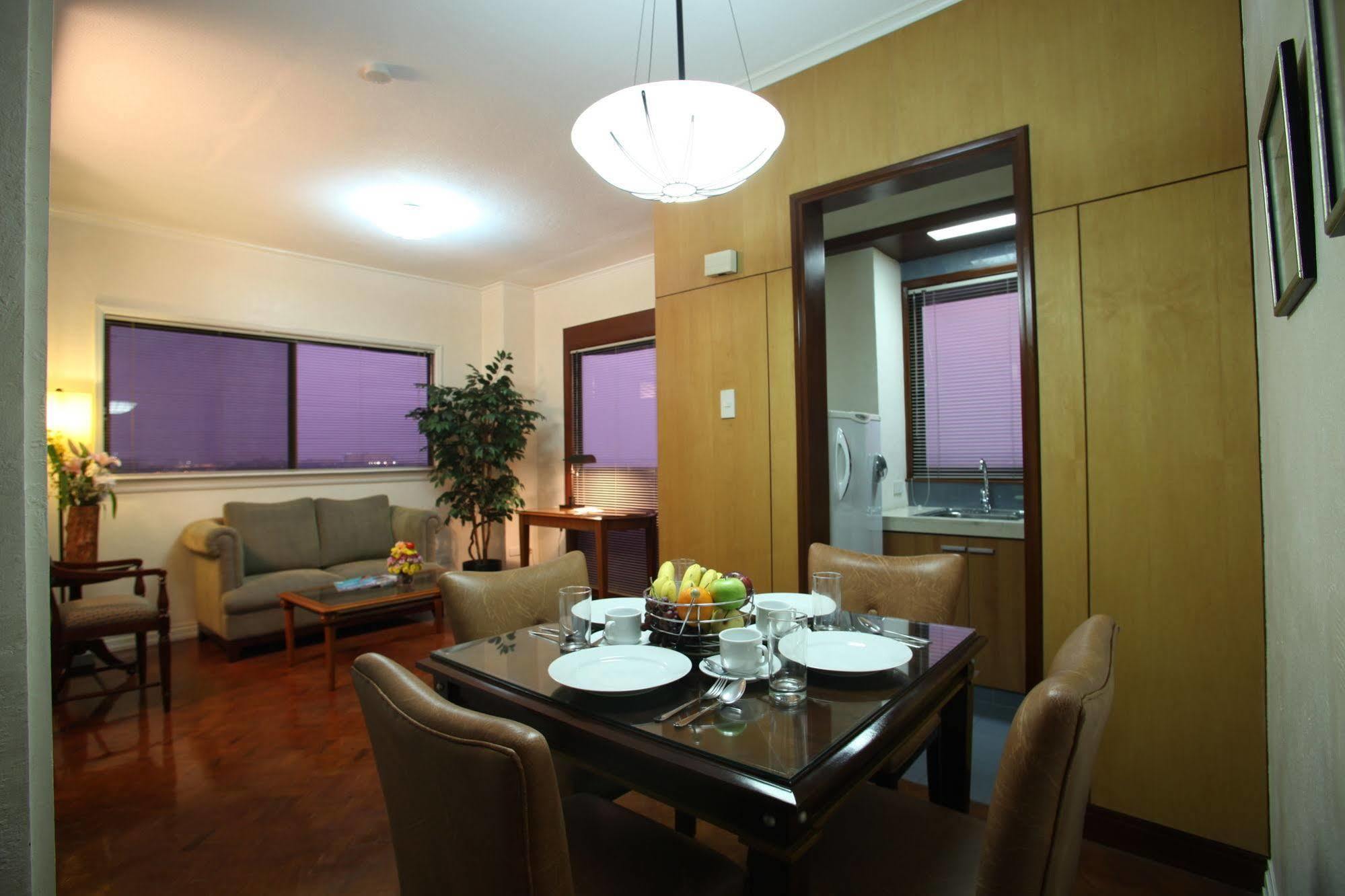 Sunny Bay Suites Manila Exterior foto