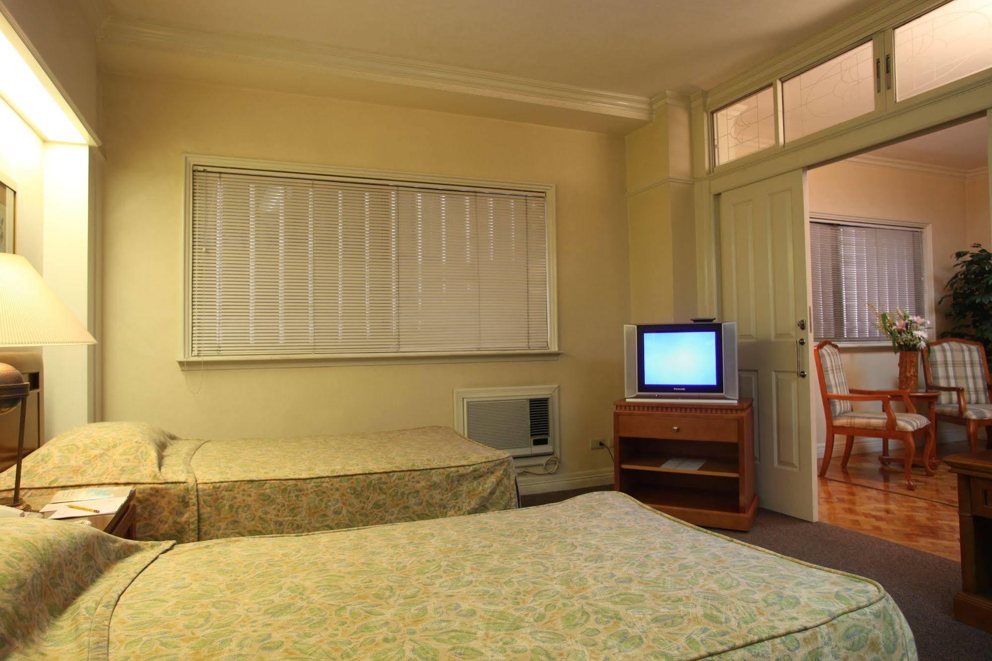 Sunny Bay Suites Manila Exterior foto