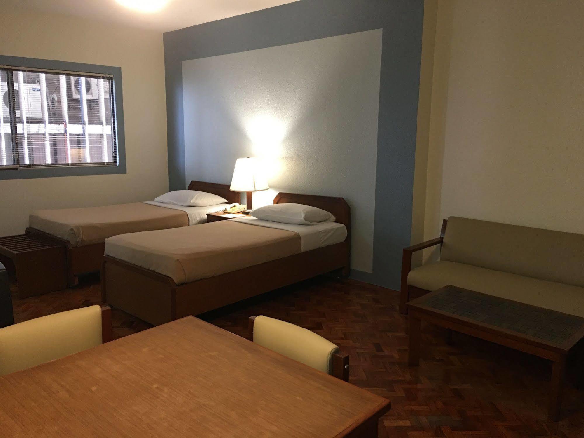 Sunny Bay Suites Manila Exterior foto